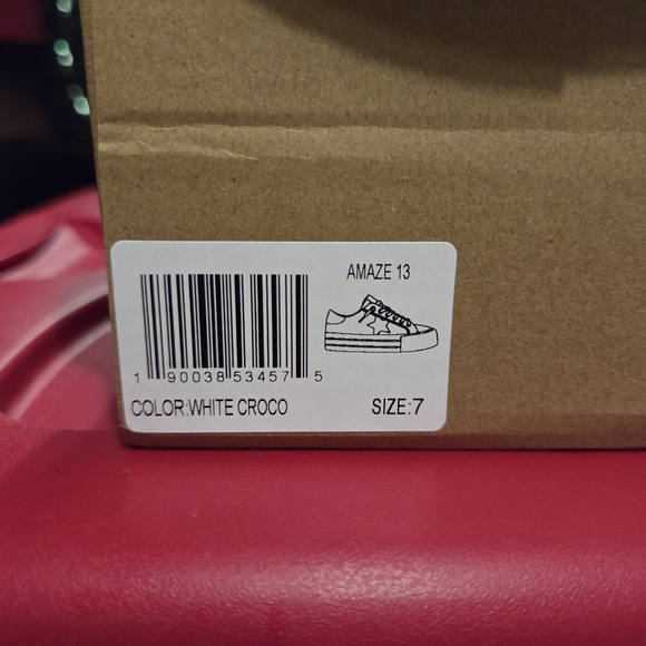 Vintage Havana White and Silver Sneakers with Gold Star - Picture 5 of 5